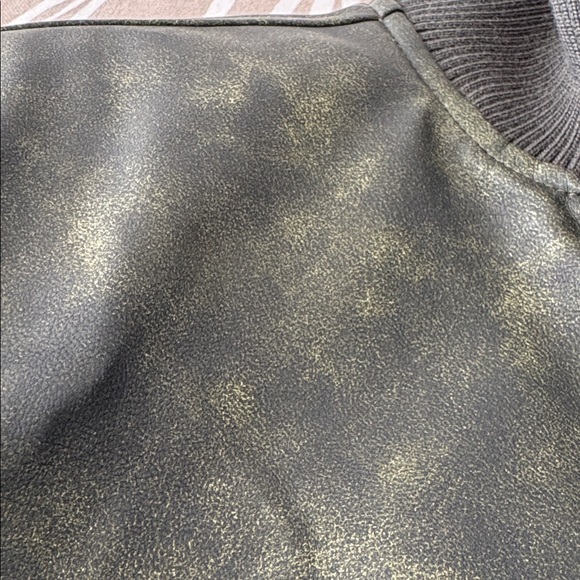 PRETTY LITTLE THING faux leather bomber jacket - Picture 9 of 9